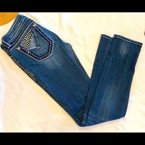 Miss me skinny jeans. Size 28x33. Medium wash denim. Cute pocket detail.